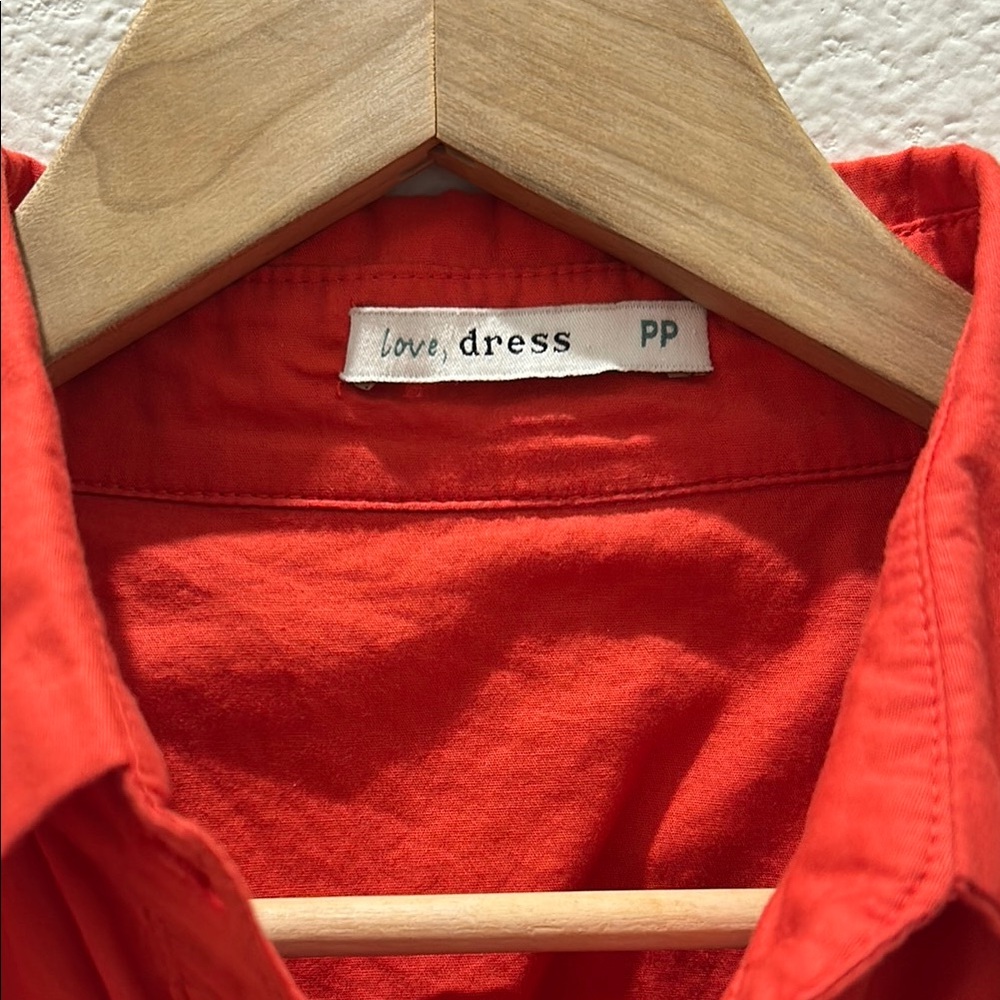 Red Sleeveless Button-Up Top cropped vest - Picture 5 of 13